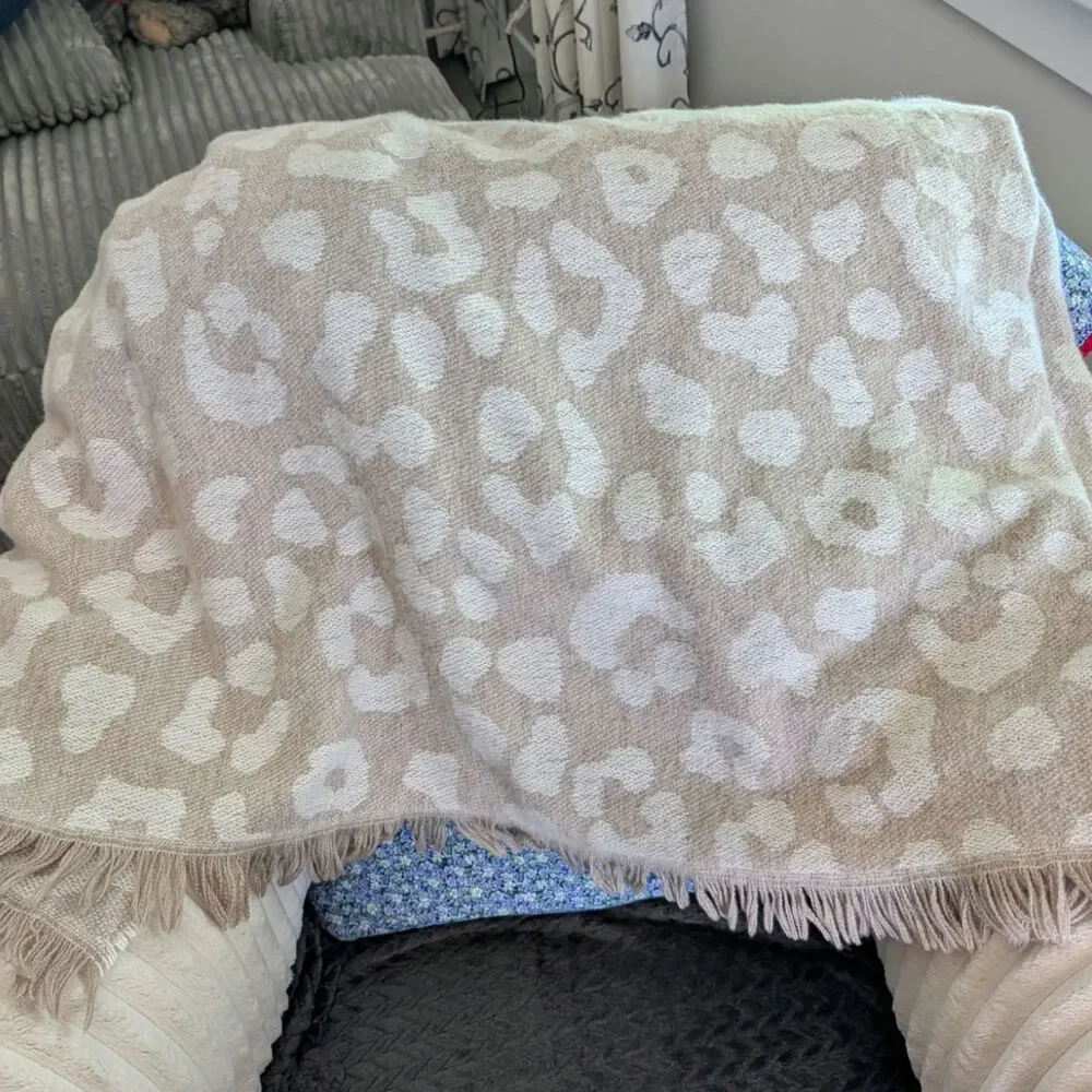 Cozy cheetah print throw. DKNY Pure. 50